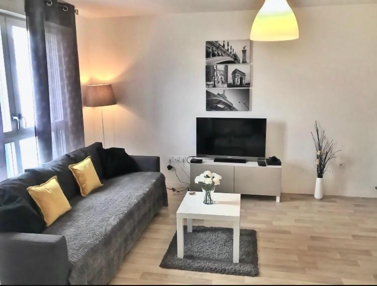 Beautiful 3 Bedroom Flat 8-9 Persons Ивры-Сур-Сеине Экстерьер фото
